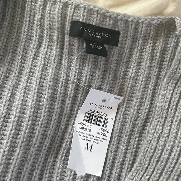 NWT Ann Taylor Sweater - Picture 2 of 3